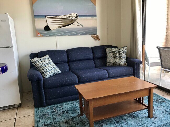 Living room 1 - 3938 Surfside Blvd