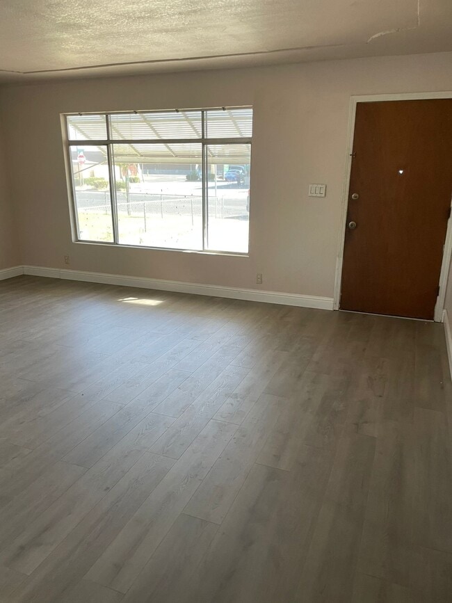 Building Photo - 2404 Strivens Ave