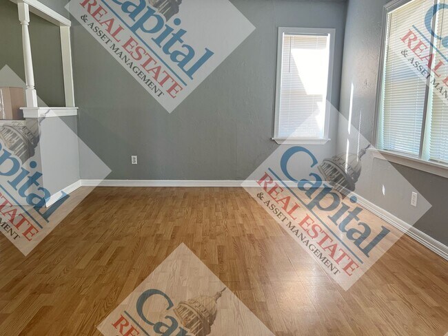 Building Photo - Adorable 3 Bedroom
