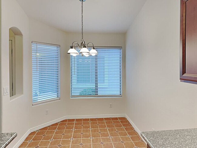 Building Photo - 405 E Jeanne Ln