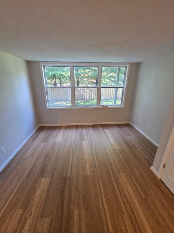 Foto del edificio - 1349 Main St