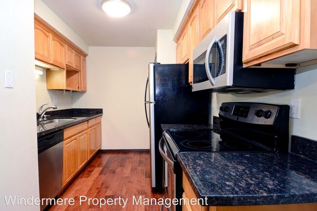 Building Photo - 2 br, 1 bath House - 5620 200th St SW #A306
