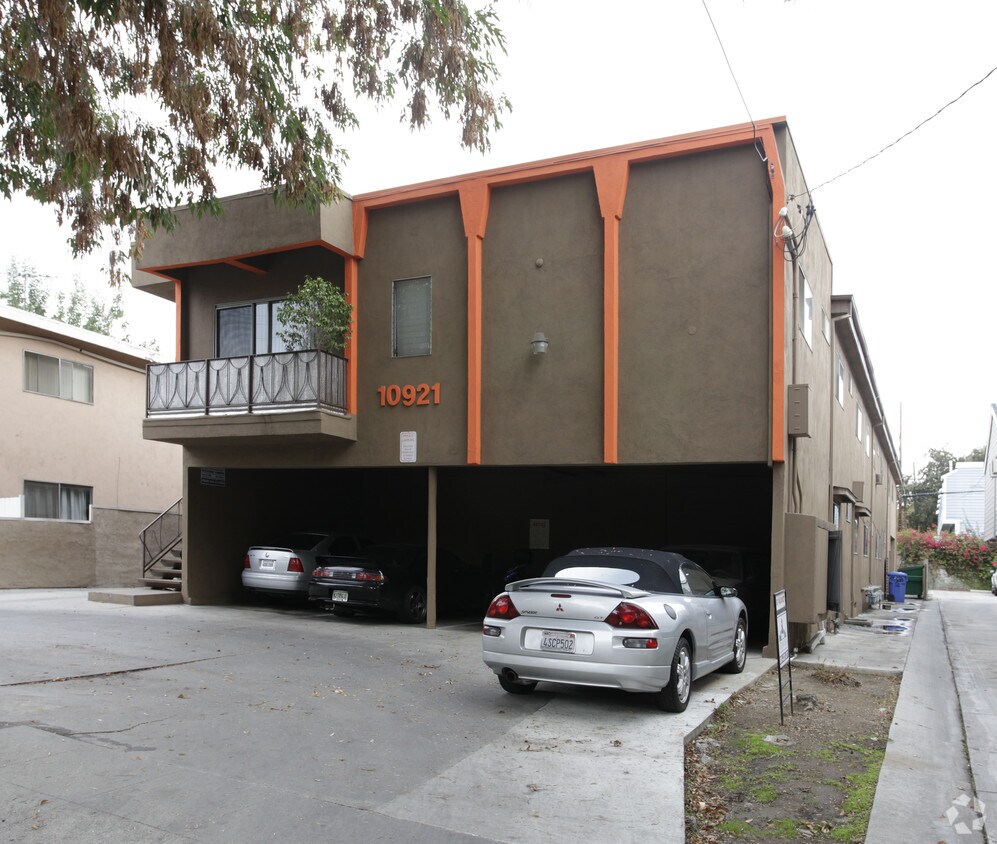 Building Photo - 10921 Bloomfield St