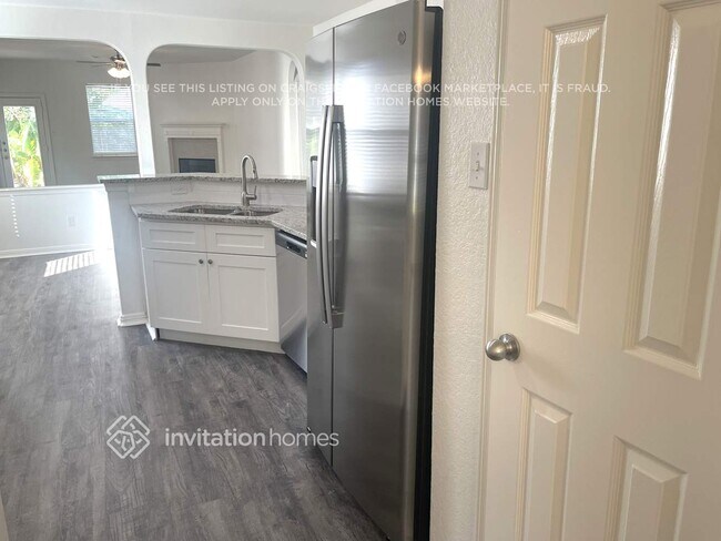 Foto del edificio - 411 Drake Ln