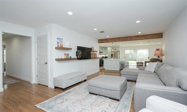 Building Photo - 4609 Lido Ln