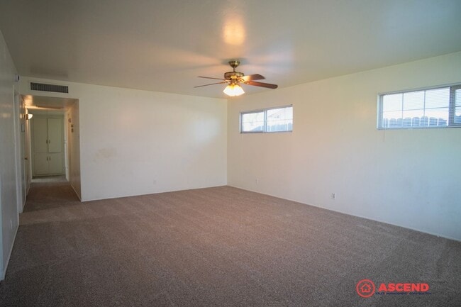 Building Photo - Cute Home Near Valley Plaza Mall!