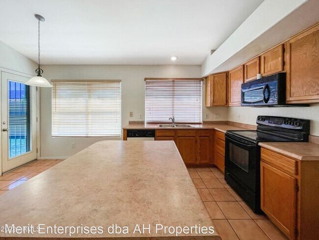Building Photo - 3 br, 2 bath House - 7943 W KIMBERLY WAY