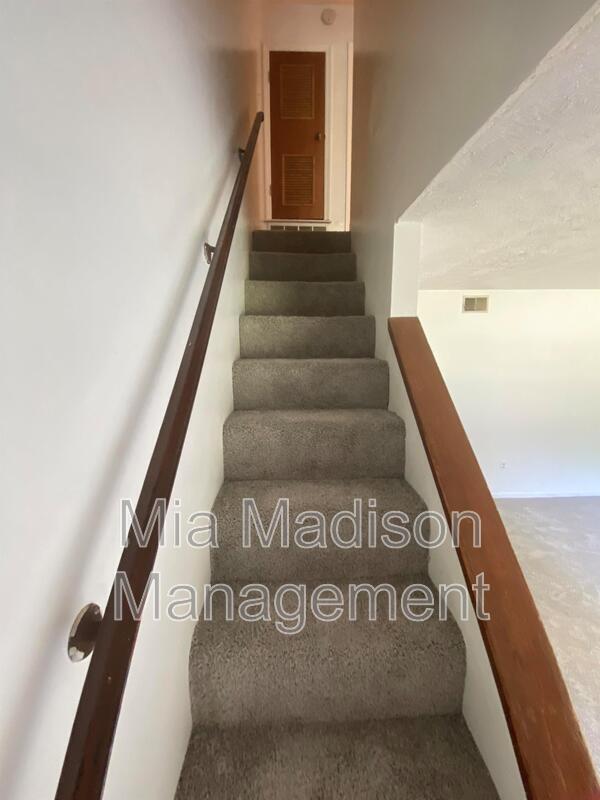 Building Photo - 10914 Queen Ann Ct