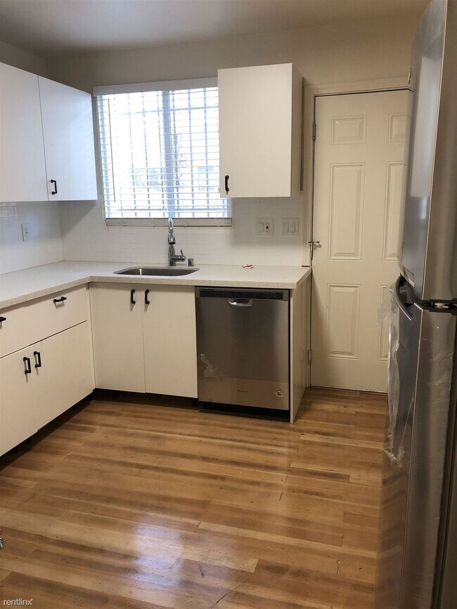 Building Photo - 2 br, 1 bath 4plex - 1221 Ashby Ave