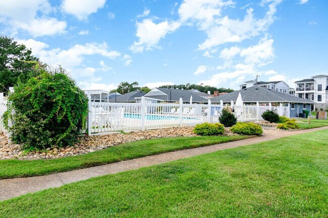 Building Photo - Sandpiper's Perch- just steps from the beach!