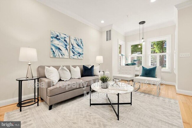 Foto del edificio - 1028 D St NE