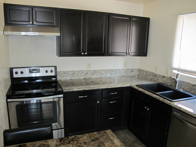 Foto del edificio - 1301 E Adams St