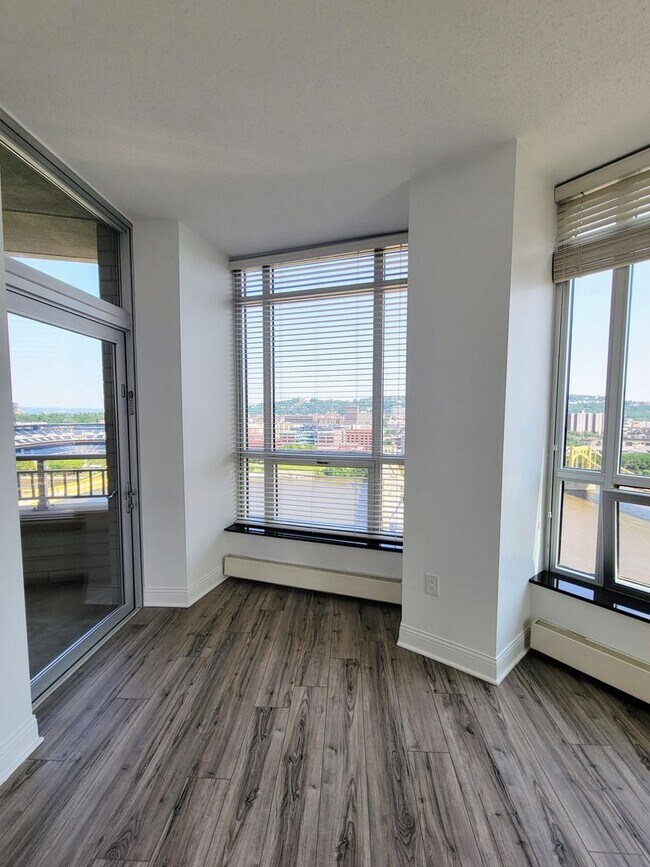 Interior Photo - Encore
