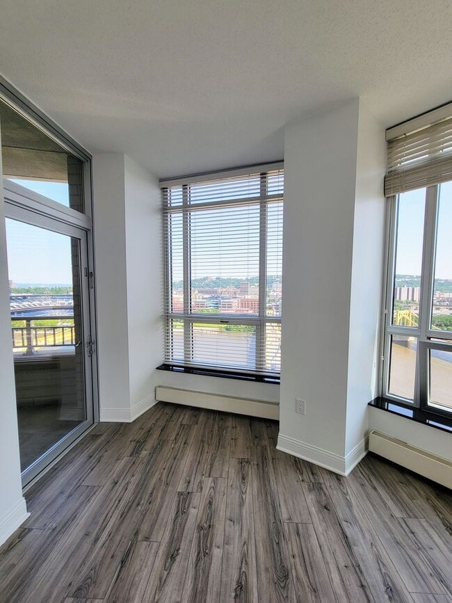 Interior Photo - Encore