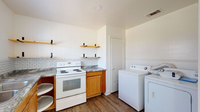 Foto del edificio - Cozy and affordable 2 bedroom house with a...