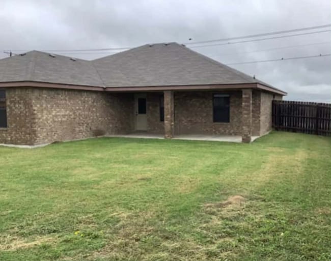 Building Photo - 2411 Coy Dr