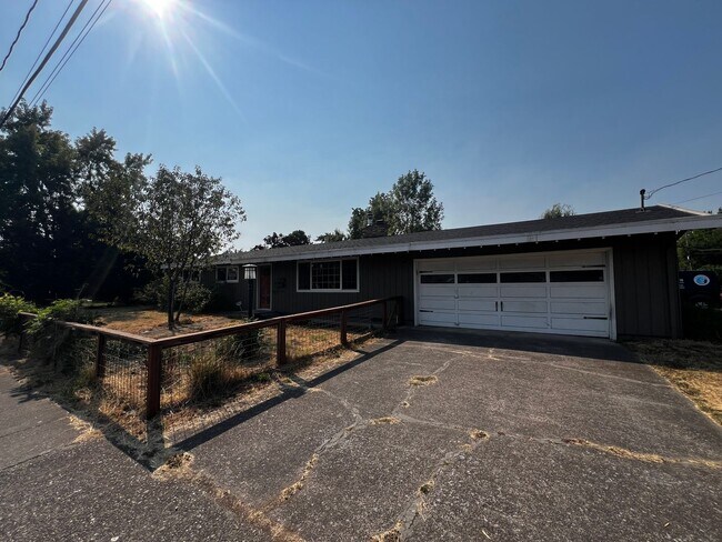 Photo - 3-Bedroom 1 1/2-Bathroom home in Eugene
