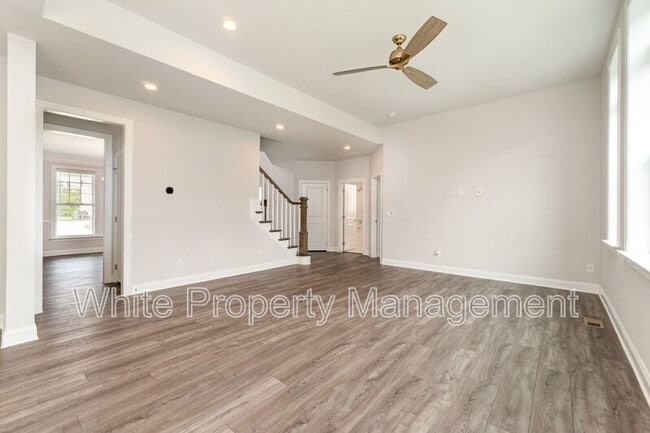 Building Photo - 209 Forsythia Ln