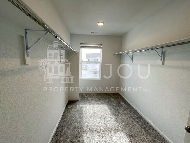 Foto del edificio - 5250 Makalu Dr