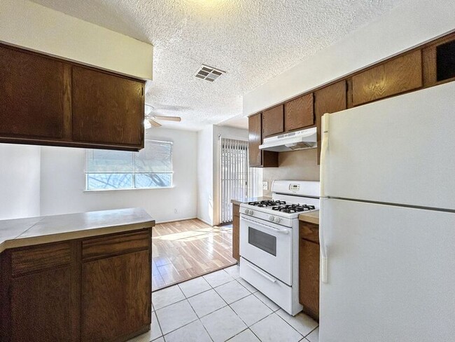 Building Photo - 1405B Braker Ln