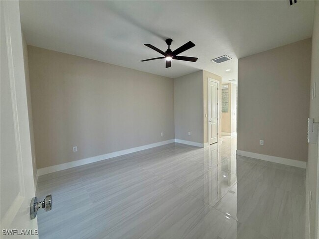 Foto del edificio - 607 NW 8th Terrace