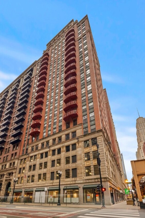 Photo - 208 W Washington St (Chicago, IL)