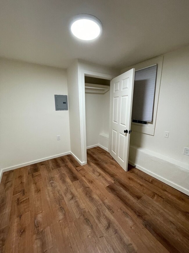 Foto del edificio - Huge 3 story Victorian