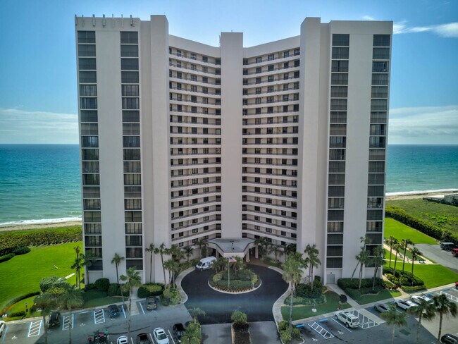 Vista espacial del intercostal - 9650 S Ocean Dr