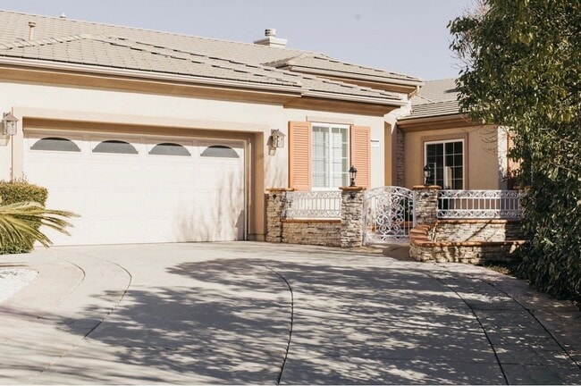 1634 Ivy Ct