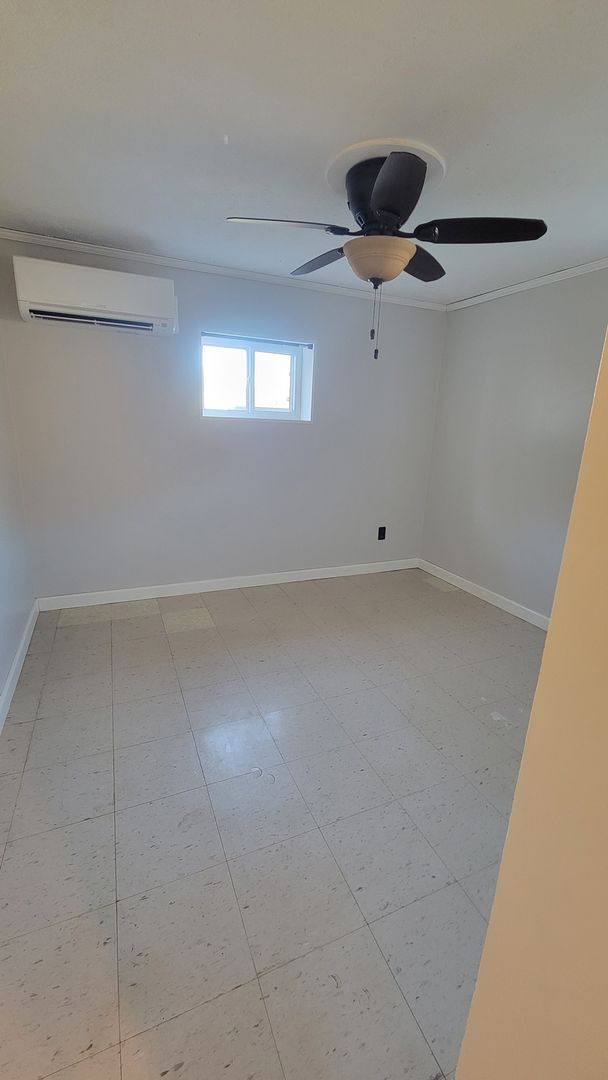 Building Photo - Ground level 3/1