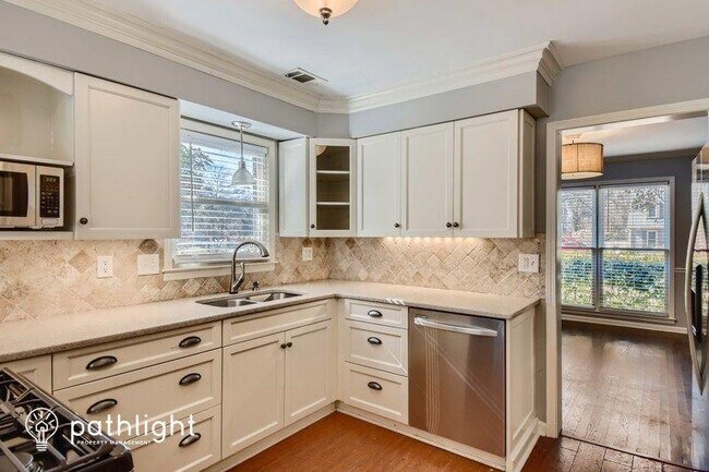 Building Photo - 224 Creekstone Bend