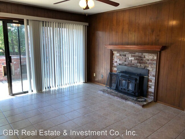 Building Photo - 3 br, 2 bath House - 1000 Emerald Hills Court