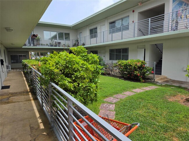 Foto del edificio - 2250 Bay Dr