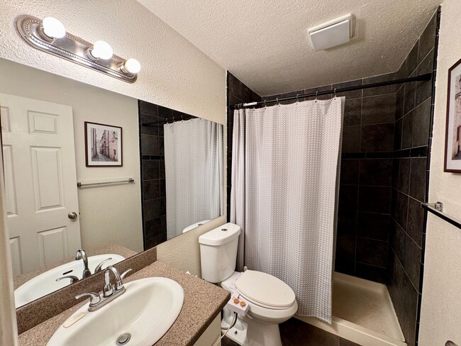 Foto del edificio - Optimal Location in the Heart of Paia Town...