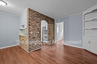 Building Photo - 1215 Mosstree Rd