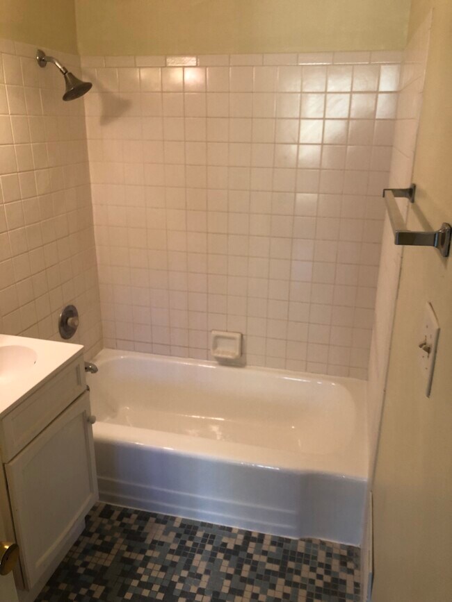 1104 Green Tree Rd Unit 3, West Bend, WI 53090 Apartments in West