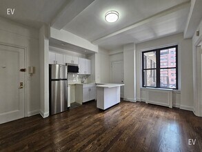 Building Photo - 140 E 46th St