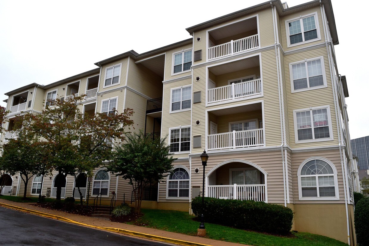 Foto principal - 4561 Strutfield Ln