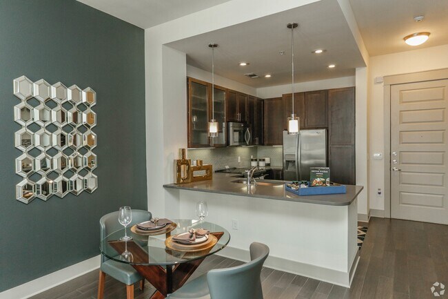 Foto del edificio - Premium 2-Bed Living with Modern Perks!