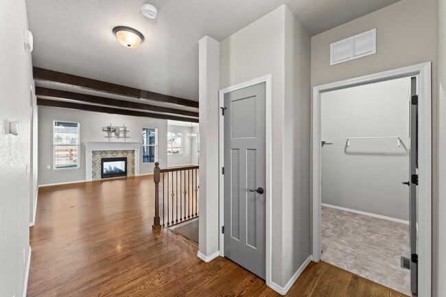 Building Photo - Beautifully Updated 4-Bedroom Home with Op...