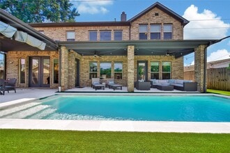 Building Photo - 1332 Gardenia Dr
