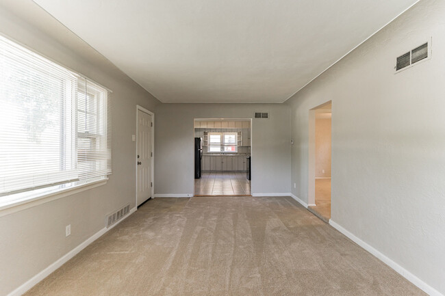 Building Photo - 3904 Jane Ave