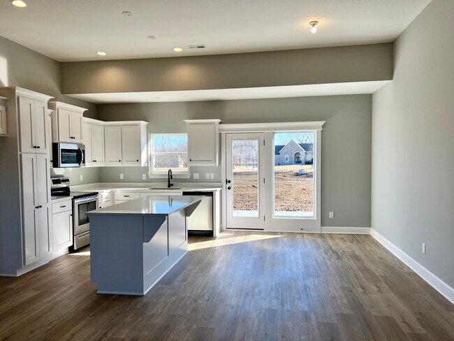 Eat in Kitchen - 221 S Dalton Dr