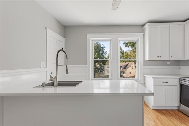 Building Photo - 452 Quarry St