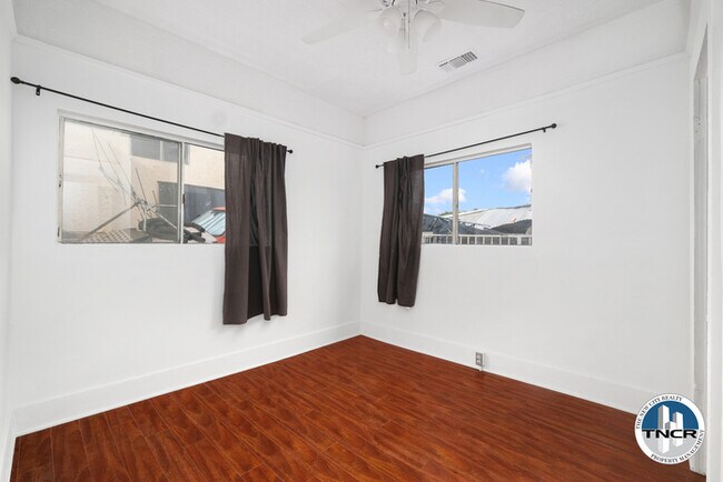 Building Photo - Coziest 1 BD in East LA
