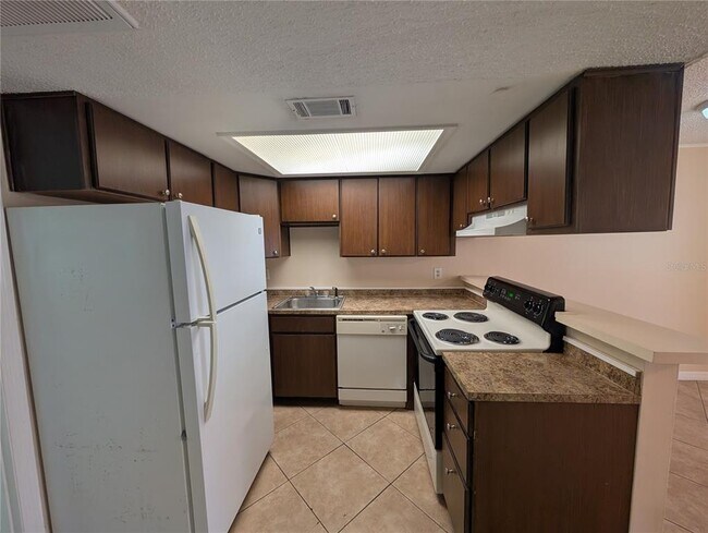 Foto del edificio - 6415 S Roberts Ave