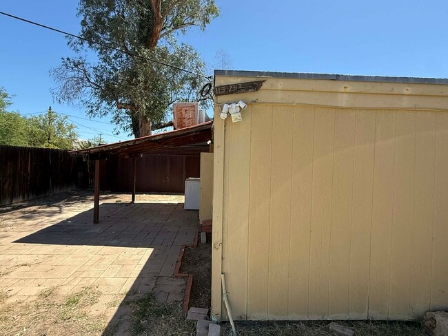 Foto del edificio - 1137 E Adelaide Dr