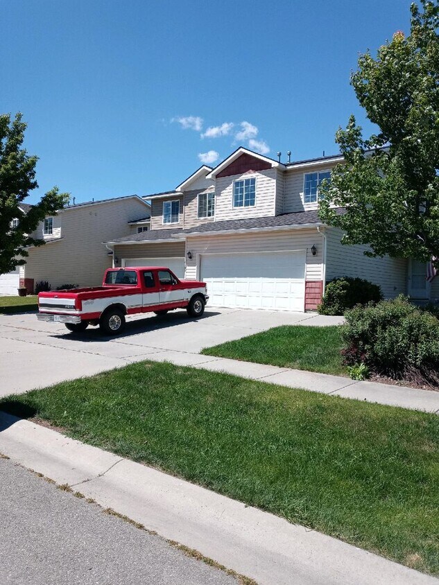 6349 W Trestle St Unit 6349 W. Trestle Street 1, Rathdrum, ID 83858 Room for Rent in Rathdrum