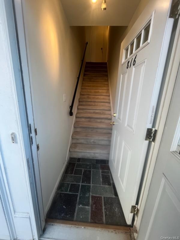 Building Photo - 816 Temple Hill Rd