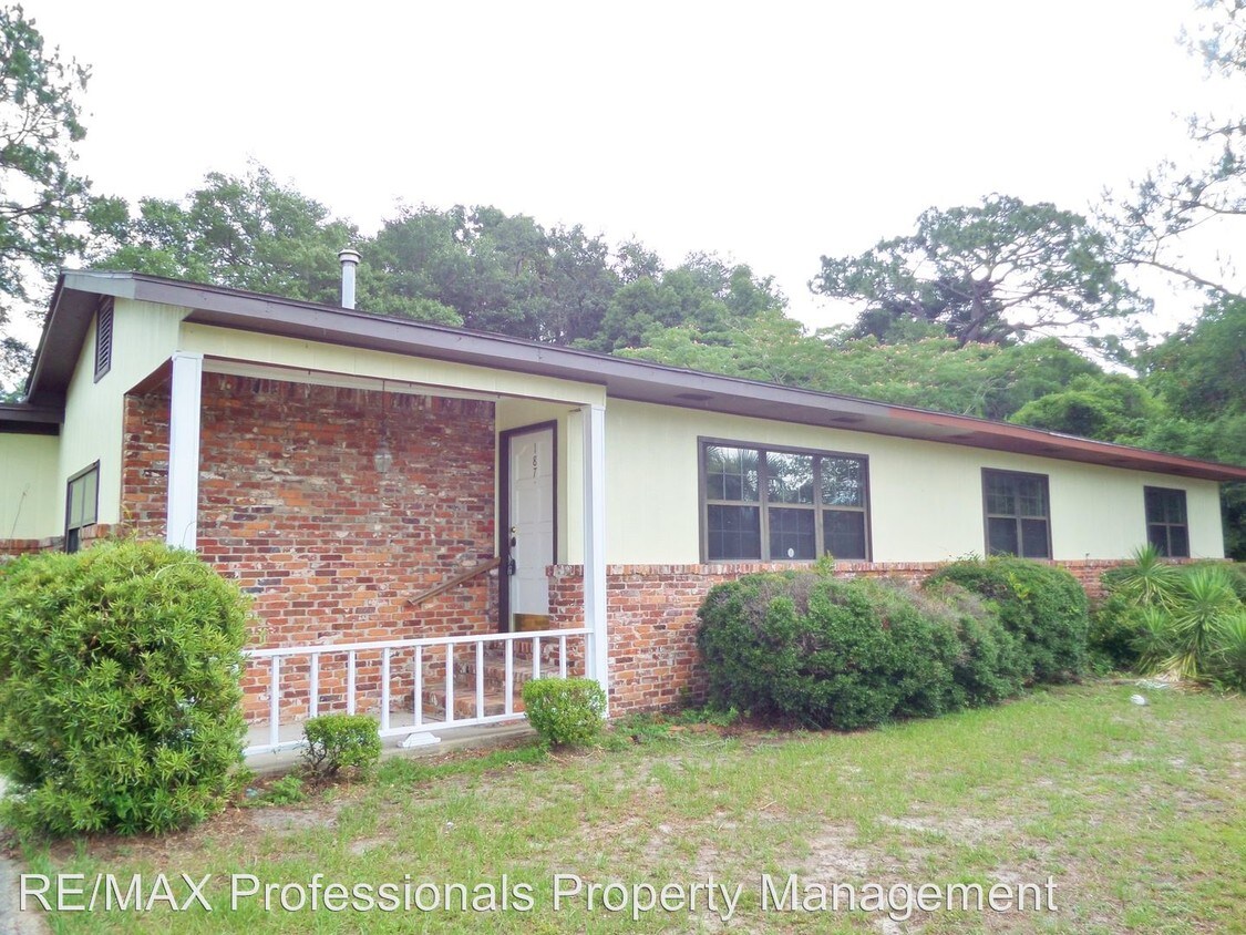 Primary Photo - 3 br, 2 bath House - 187 SW Ivan St